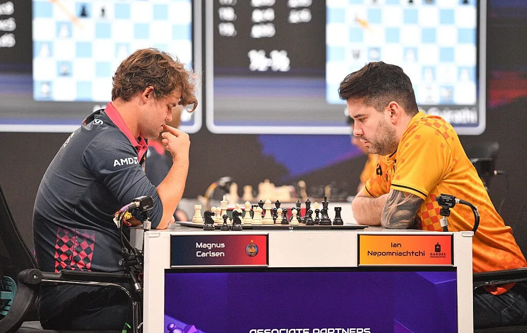 Random rewards enrich classic game-theory insights